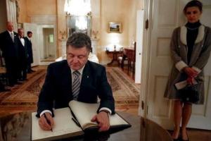 Порошенко с женой впервые прибыл с визитом в США 