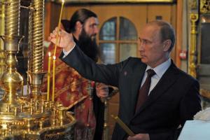Путин поставил свечку за пострадавших "защитников Новороссии"