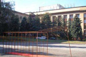 Огромная мышеловка появилась в Днепропетровске на месте Ленина