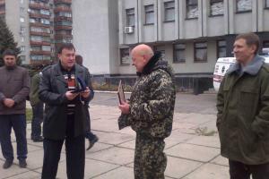 Мэр Попасной обещает Г. Москалю сжечь билет Партии регионов