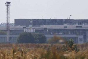 Над аэропортом Донецка вывешен украинский флаг