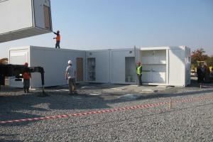 В Харькове первые переселенцы получили сертификаты на проживание в модульных домиках 