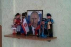 В детсадах Крыма рядом с игрушками размещают портреты Путина