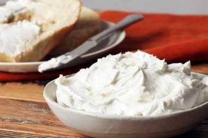 С сегодняшнего дня Россия запретила ввоз "опасных" сыроподобных продуктов из Украины