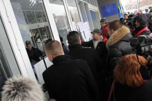 В Кривом Роге активисты штурмовали горисполком
