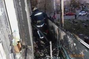 Пожарные потушили горящую квартиру в Киеве