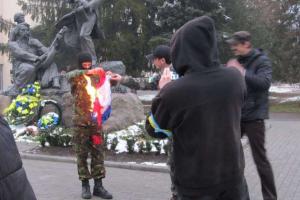 В Ровенской области неизвестные сожгли российский флаг