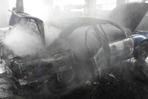 В Черкасской области за стуки сгорело два автомобиля