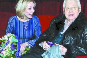 Жена Олега Табакова запрещает ему даже смотреть налево