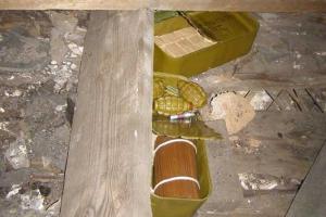 На территории детского лагеря на Донетчине найден тайник с оружием