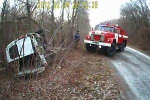 Спасатели Яготинского района изъяли автомобиль из кювета, который слетел с дороги