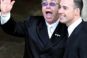 Элтон Джон готов снова сыграть свадьбу