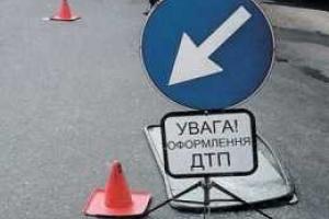 Киевские спасатели вырезали из искореженных автомобилей погибших водителей и живого пассажира