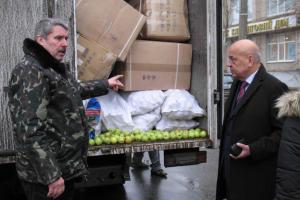 Из Черновцов на Луганщину привезли новогоднюю гуманитарную помощь