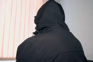 Житель Житомира с ножом вымогал деньги у бывшего босса