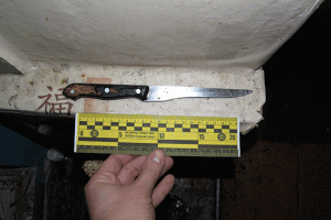 На Луганщине задержали мужчину, который тяжело ранил ножом своего односельчанина