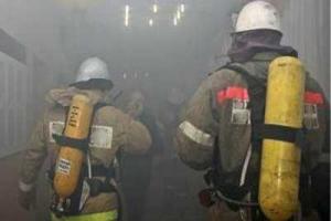 Во время пожара В Киеве огнеборцы спасли мать с детьми