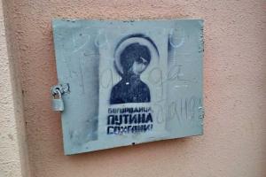 В центре Одессы появились граффити-обереги от Путина