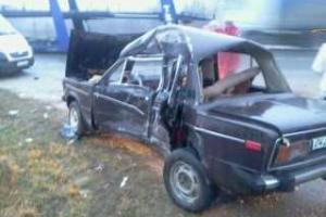 Спасатели Львовщины освободили тело погибшего из разбитого в ДТП авто