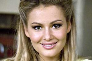 Мария Кожевникова показала беременный животик