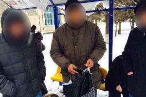 В Славянске задержали мужчину, который прогуливался по городу с патронами