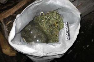 В Константиновке местный житель хранил в гараже около 7 кг тротила и наркотики