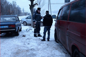 На Луганщине задержали водителя микроавтобуса с поддельными документами