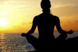 Медитация поможет справиться с бессонницей
