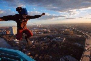 Разыскиваемый в России руфер "Мустанг" покорил мост в Петербурге