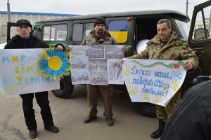 Черновицкие волонтеры передали на передовую два автомобиля