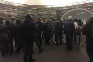 Активисты перекрыли метро "Крещатик" из-за повышения проезда