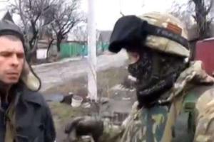Обнародовано видео, как боевики из танков стреляют по многоэтажкам Углегорска
