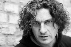 В сети появилась песня об АТО, которую Кузьма "Скрябин" не успел опубликовать