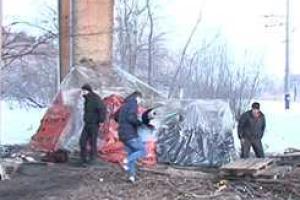 В Харькове живет мужчина в полиэтиленовом домике