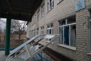 В Троицком второй раз за последние несколько месяцев обстреляли школу
