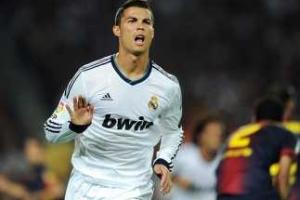 Фанат Роналду предложил кумиру девушку в обмен на футболку