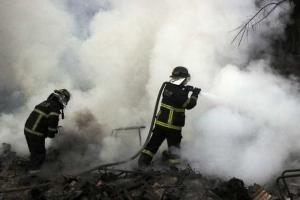 На Житомирщине через горящий сухостой едва не сгорел дом