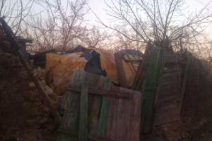 В Луганске БТР замаскировали под сарай