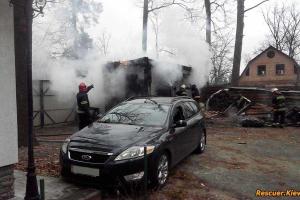 На Киевщине спасен жилой дом и два автомобиля