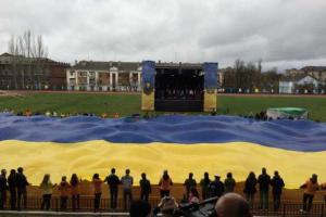 Жители Артемовска вышли на концерт в поддержку единства Украины