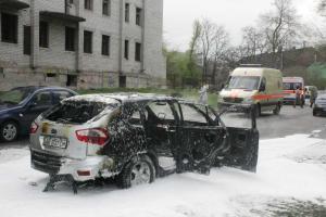 В Запорожье мертвого водителя вытащили из горящего автомобиля