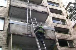 На Киевщине сотрудники ГСЧС ликвидировали пожар в квартире и спасли ее жителей