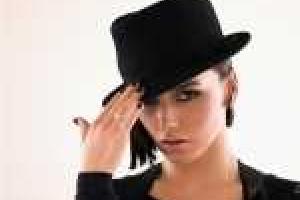 Участница группы "Серебро" потрясла меховым обтягивающим платьем