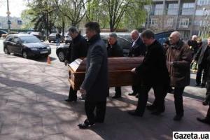 Калашникова похоронили под песню "День победы"