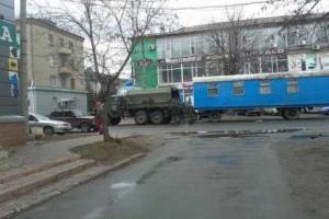 Жители Луганска зафиксировали военную технику в центре города