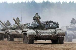 Россия перебросила 20 танков и 30 «КамАЗов» на Донбасс