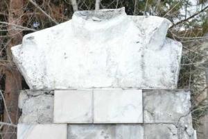 В Биробиджане обезглавили памятник Ленину