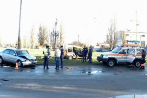 Черниговские спасатели освободили мужчину из деформированного автомобиля