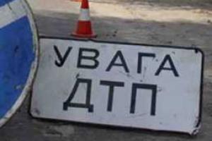 В Киеве спасатели помогли пострадавшему водителю, который попал в ДТП