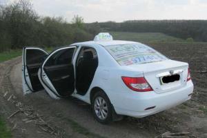 Пассажир напал на водителя такси в Харьковской области 